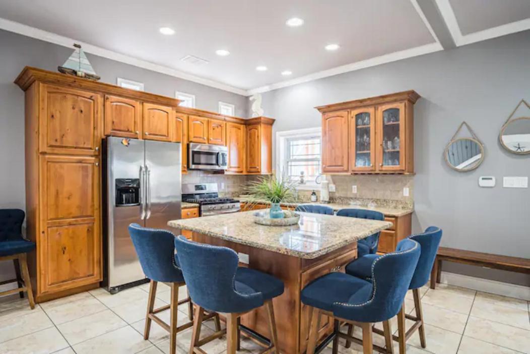 7 Bedroom Home Steps To The Beach With 4 Patios And Pool! Sleeps 20 Port Aransas Exteriér fotografie