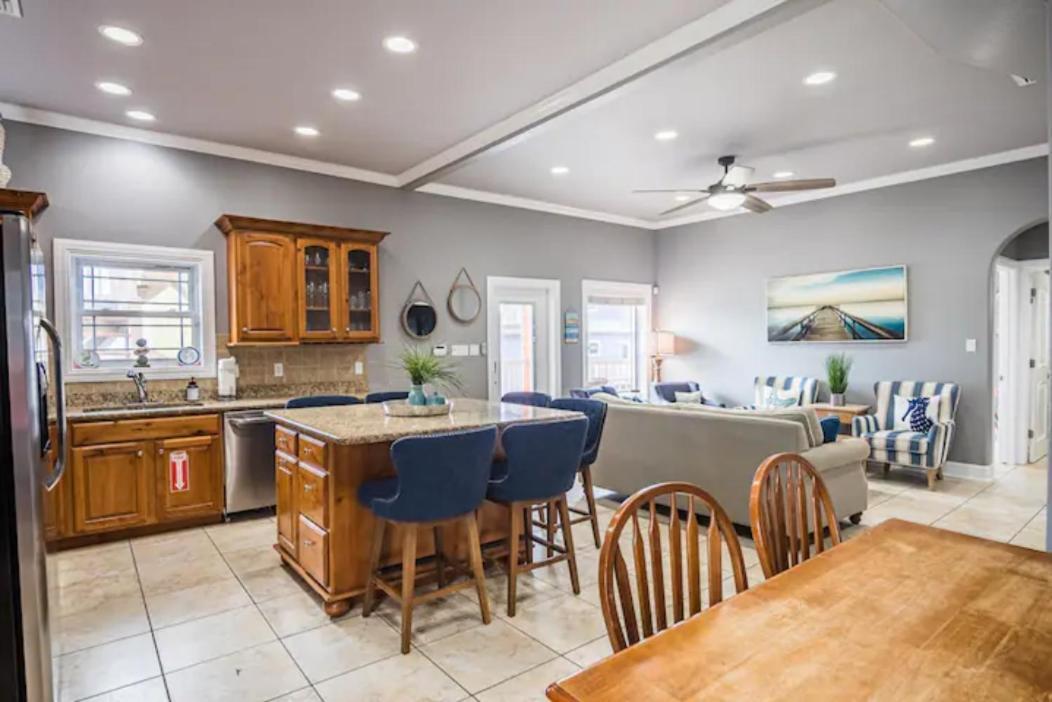 7 Bedroom Home Steps To The Beach With 4 Patios And Pool! Sleeps 20 Port Aransas Exteriér fotografie