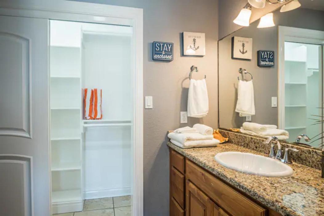 7 Bedroom Home Steps To The Beach With 4 Patios And Pool! Sleeps 20 Port Aransas Exteriér fotografie