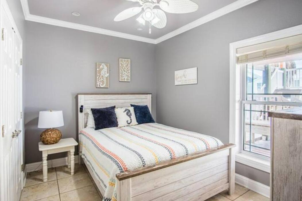 7 Bedroom Home Steps To The Beach With 4 Patios And Pool! Sleeps 20 Port Aransas Exteriér fotografie